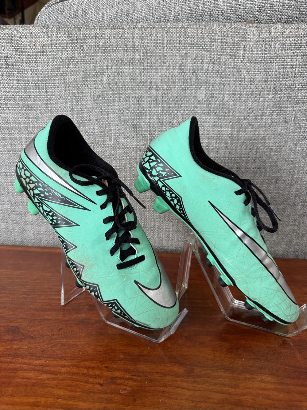 Nike Unisex Mint Green and Black Soccer Cleats. Men’s size 8